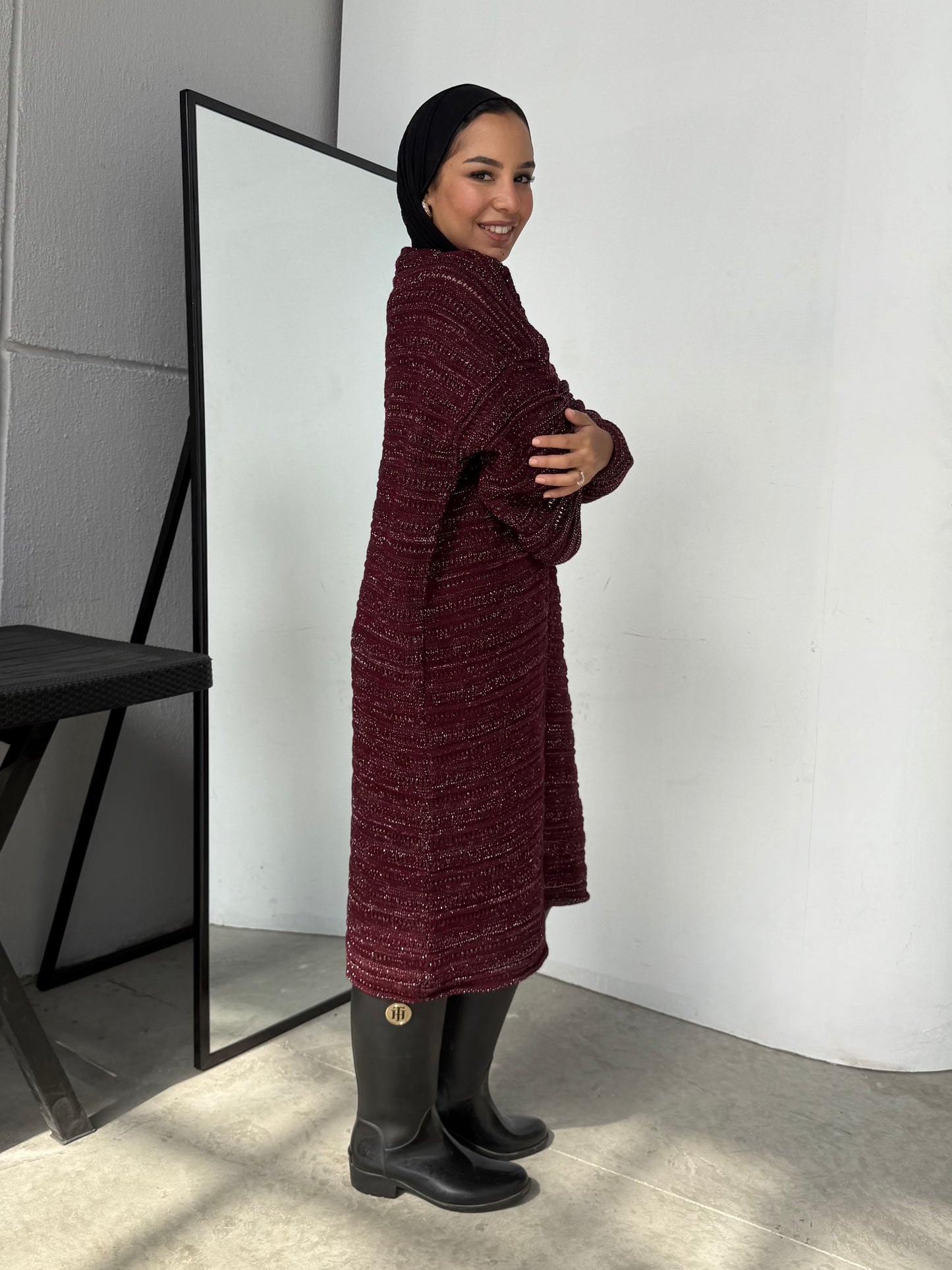 Shimmered knitted cardigan in burgundy