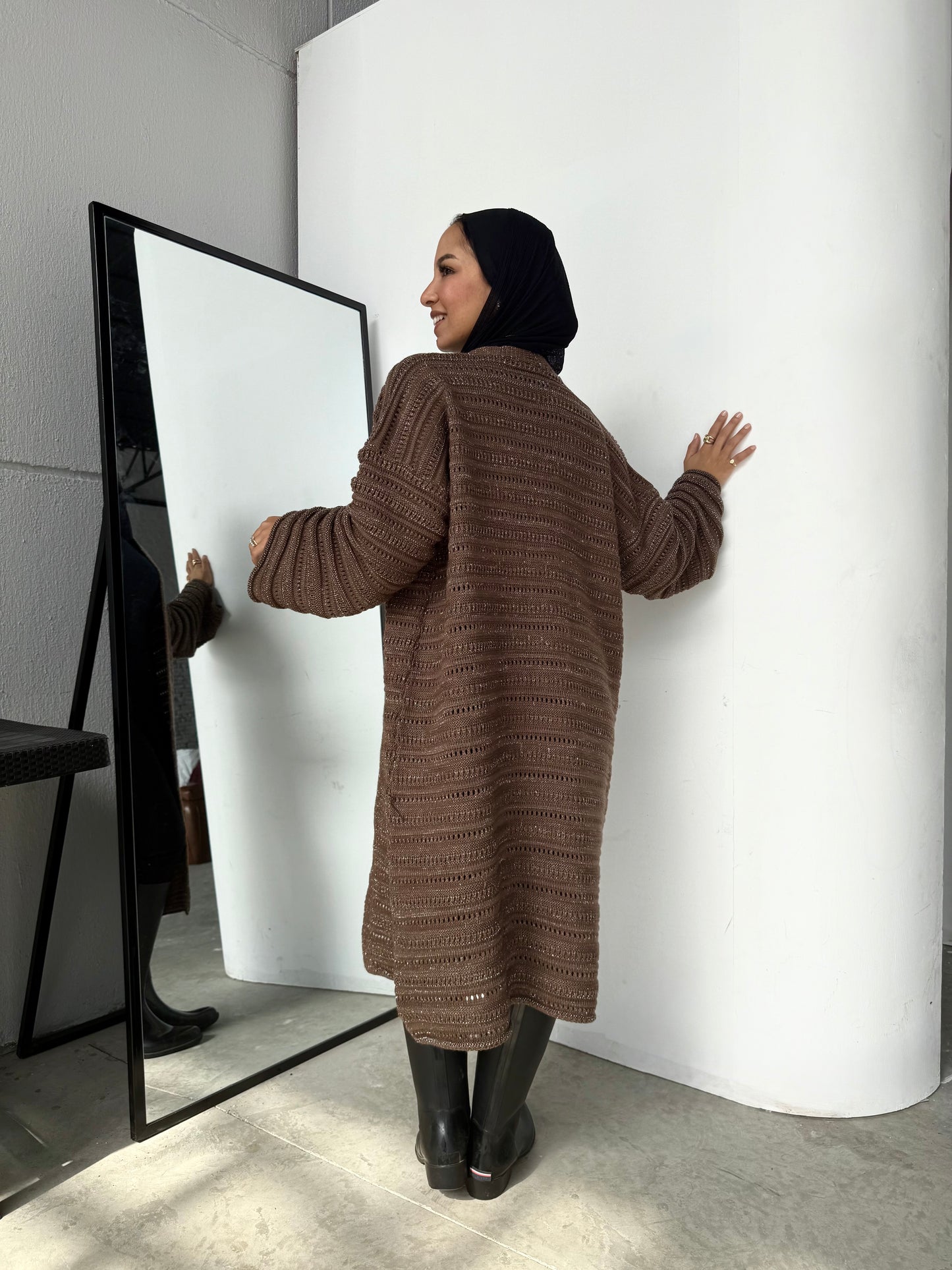 Shimmered knitted cardigan in caffe