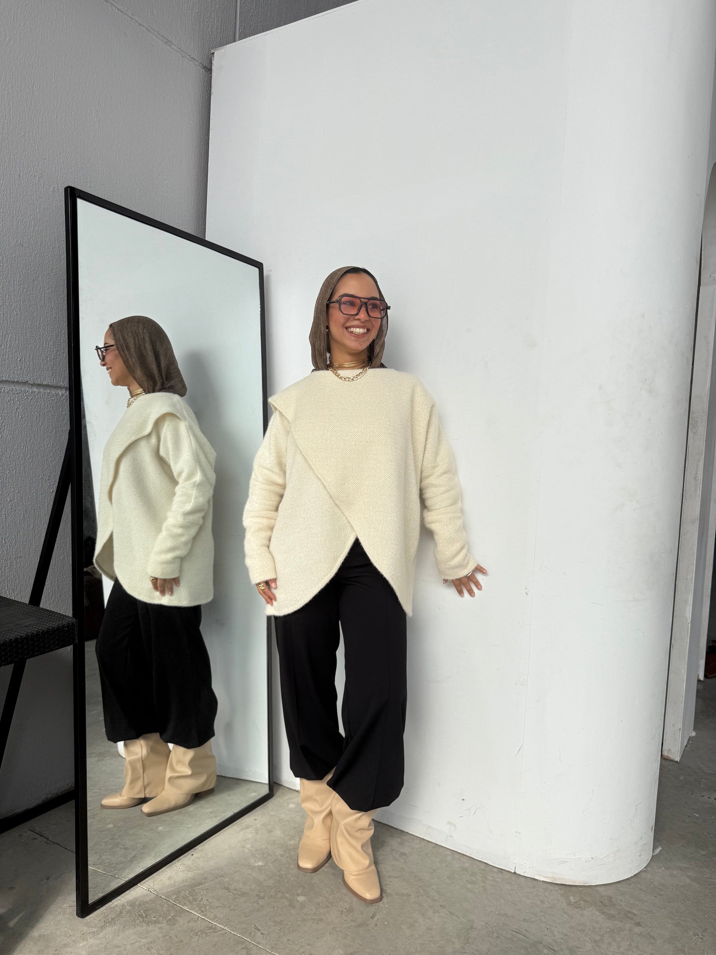 Shimmered knitted cross top in off white