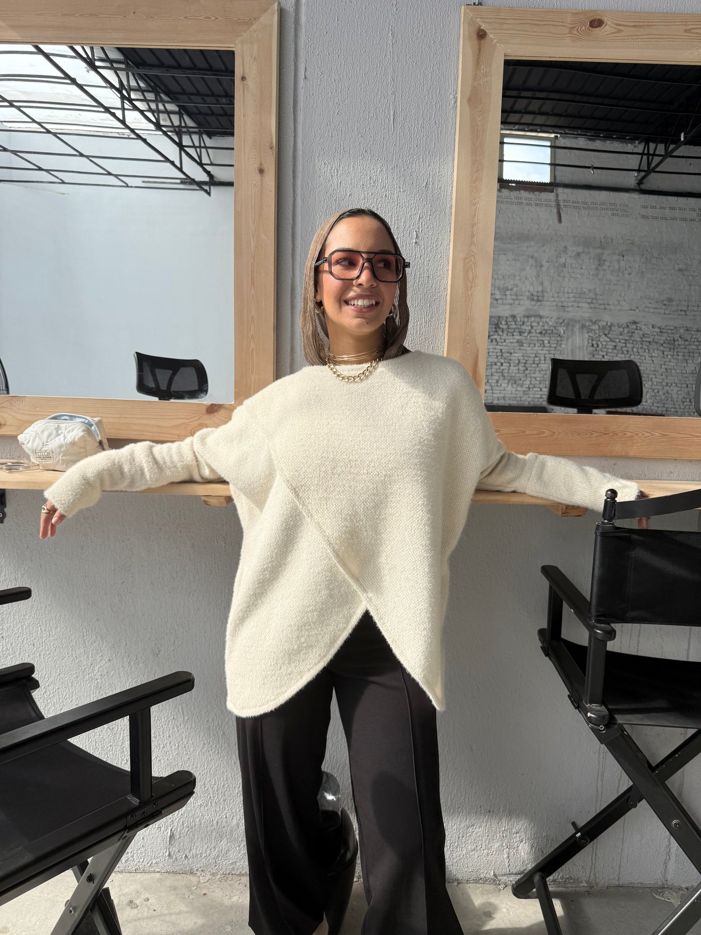 Shimmered knitted cross top in off white