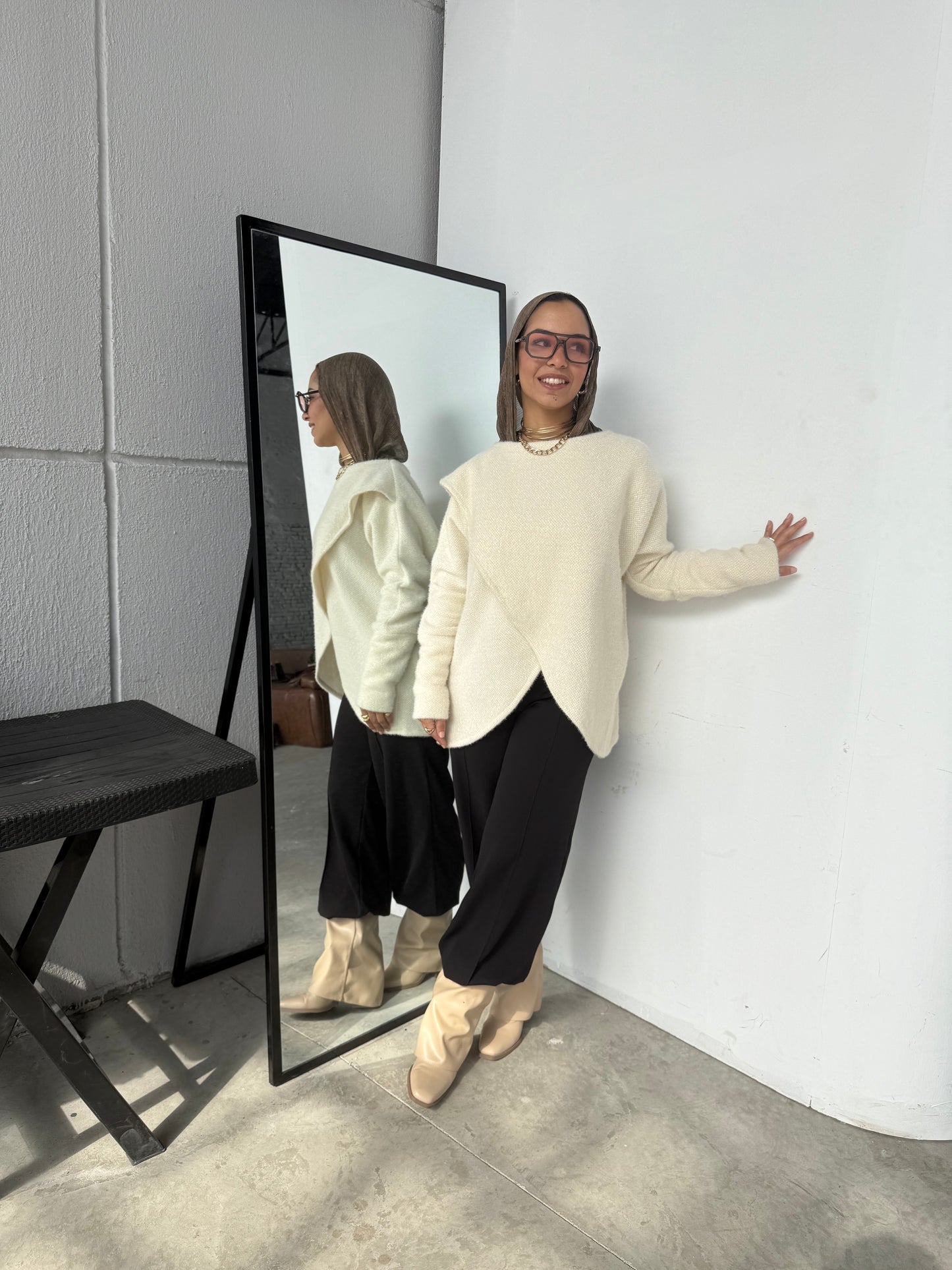 Shimmered knitted cross top in off white