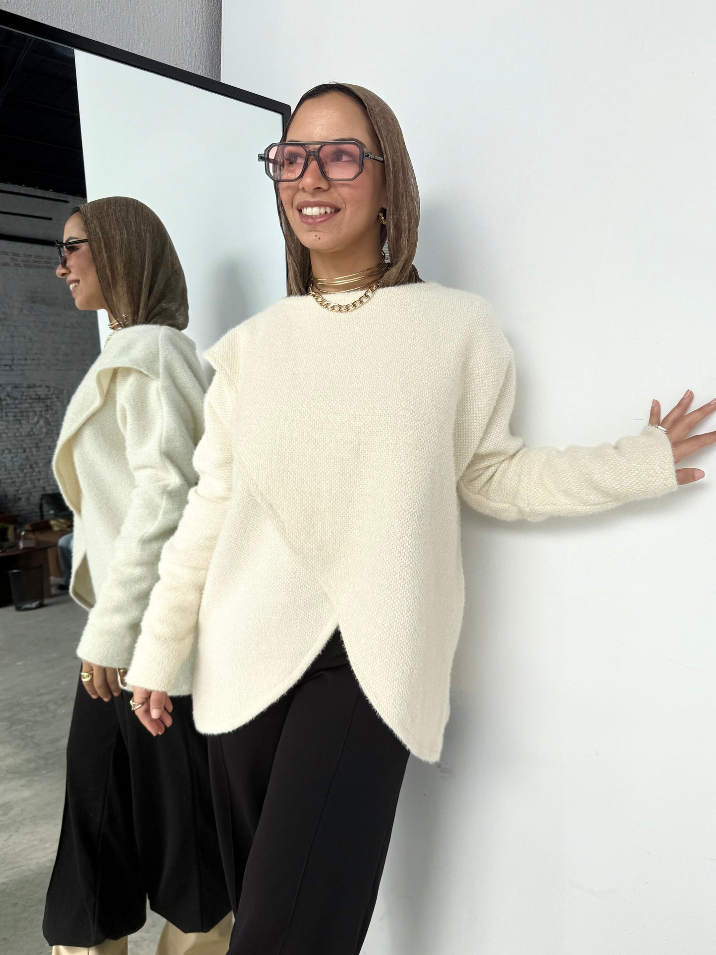 Shimmered knitted cross top in off white