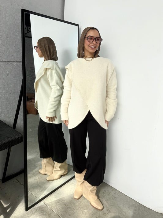 Shimmered knitted cross top in off white