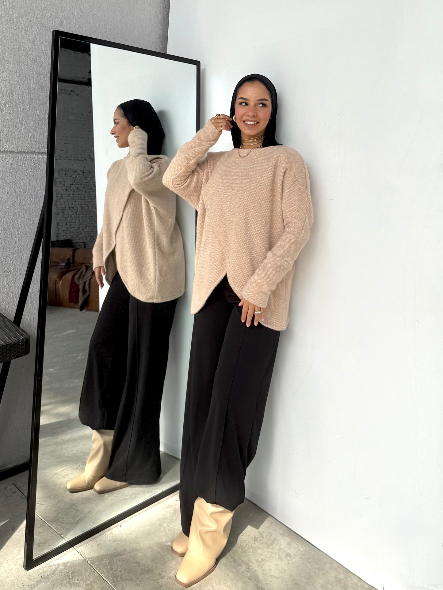 Shimmered knitted cross top in beige