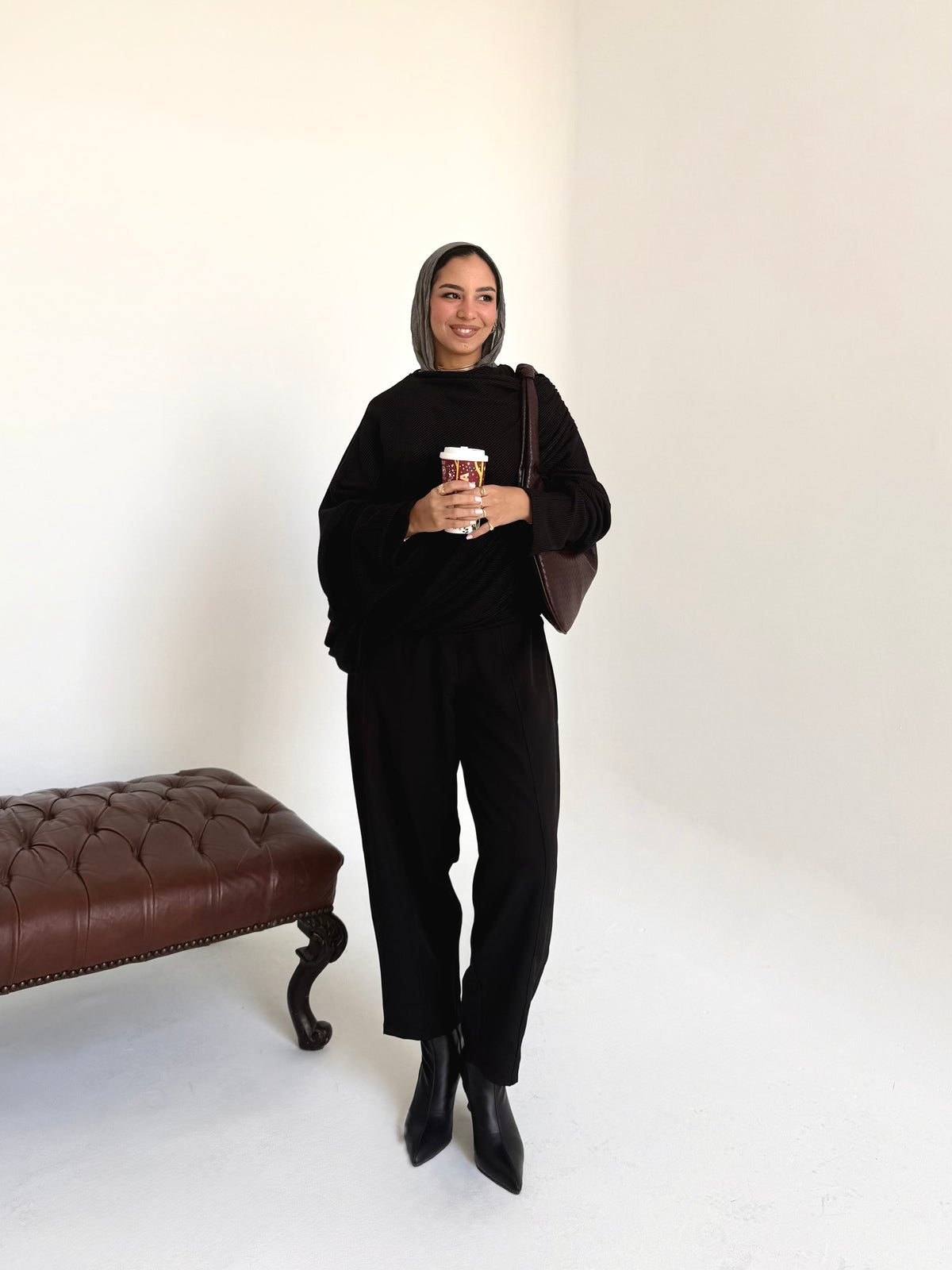 Knitted shimmered top in black