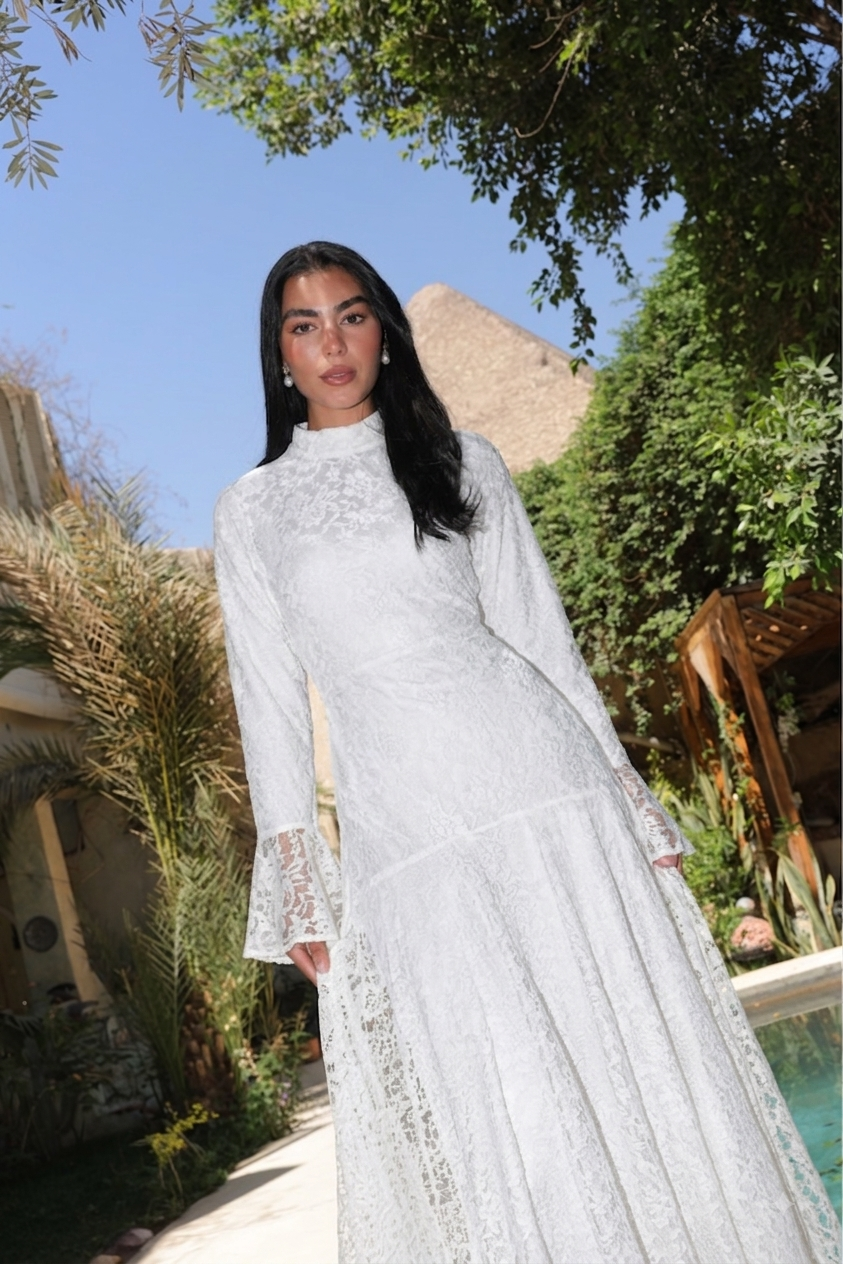 Lace flowery in white