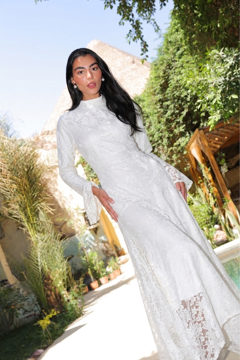 Lace flowery in white