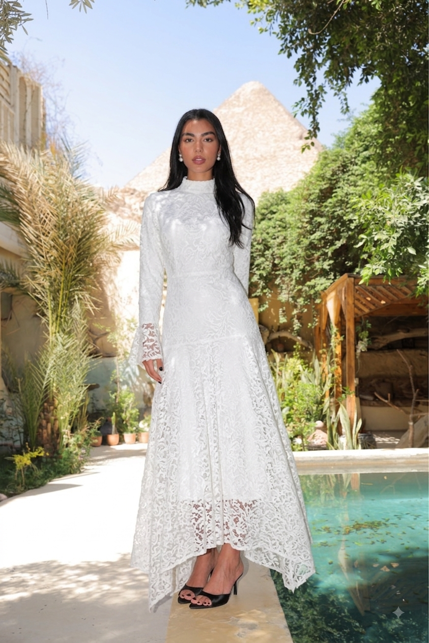 Lace flowery in white