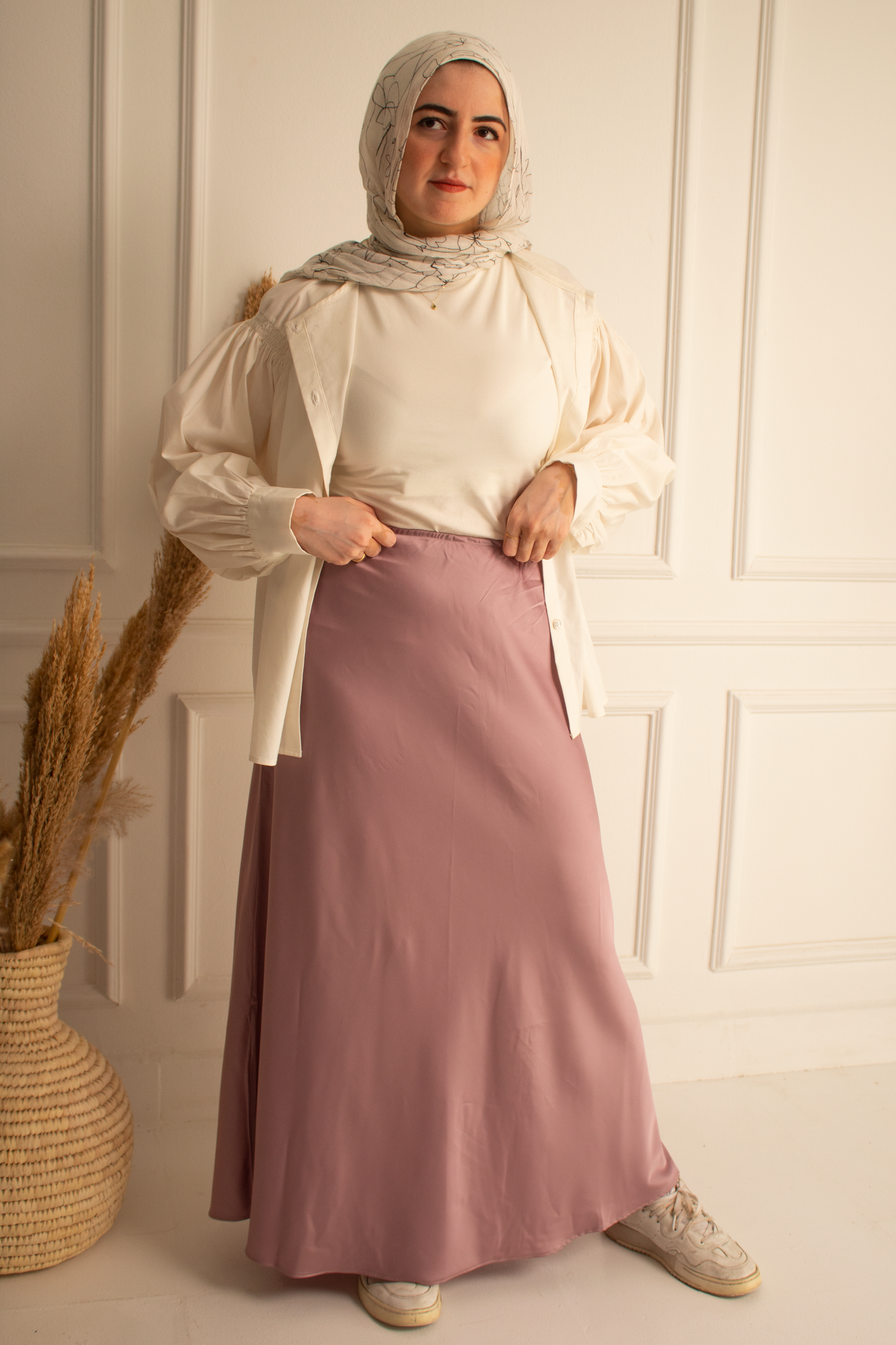 Light mauve satin skirt