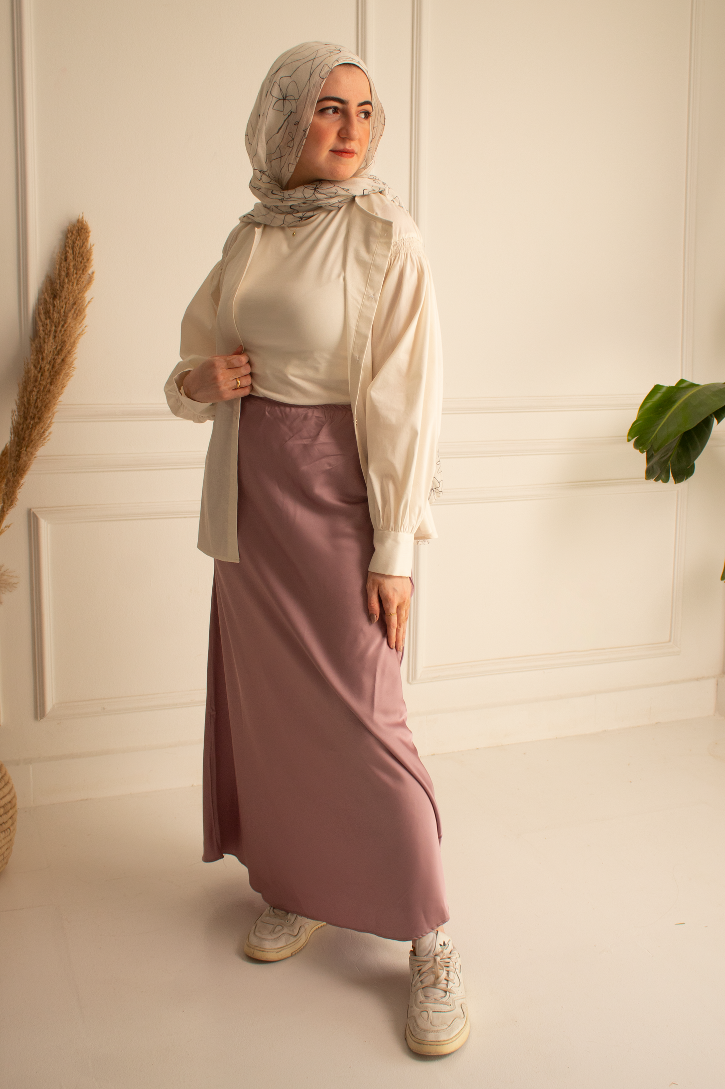 Light mauve satin skirt