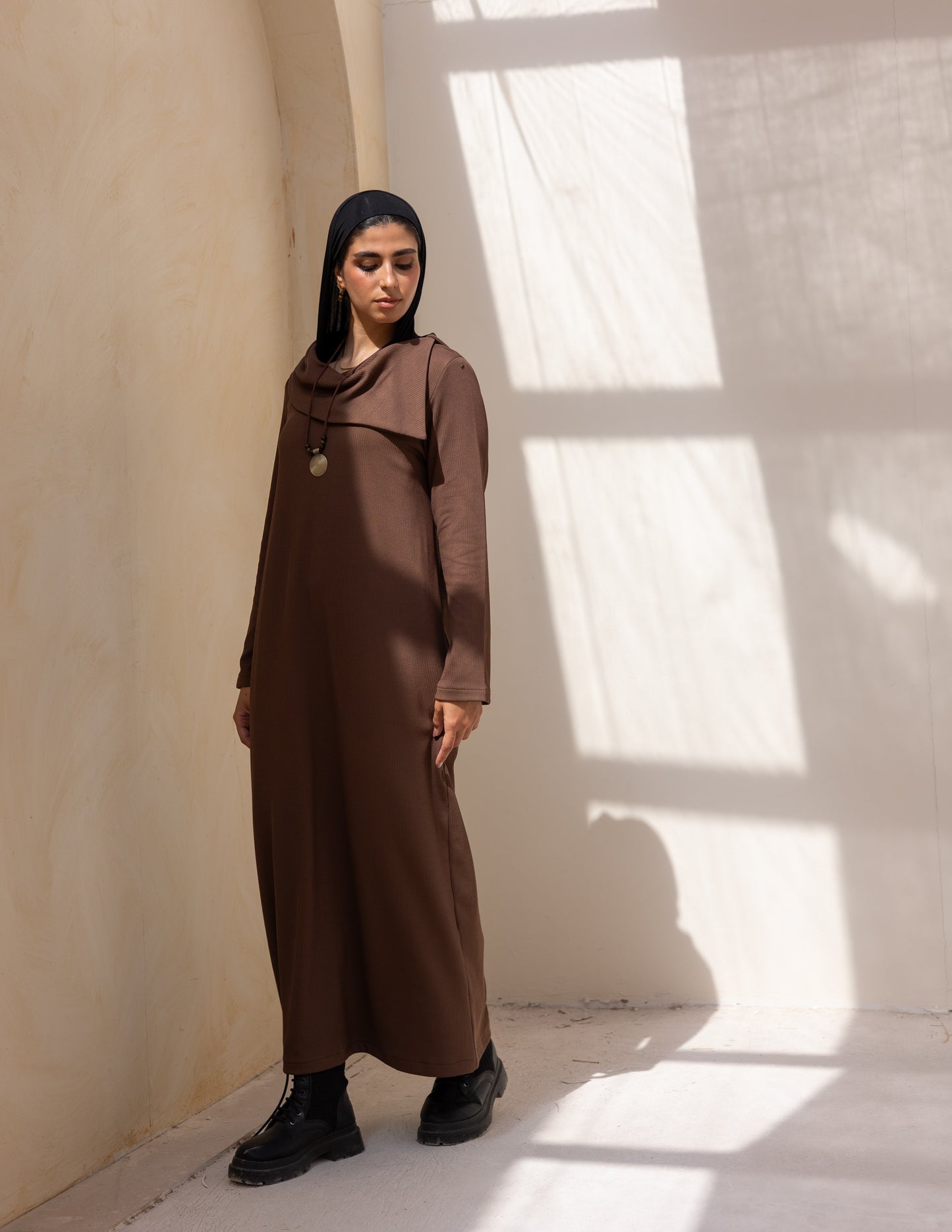 Knitted wide neck dress in brown