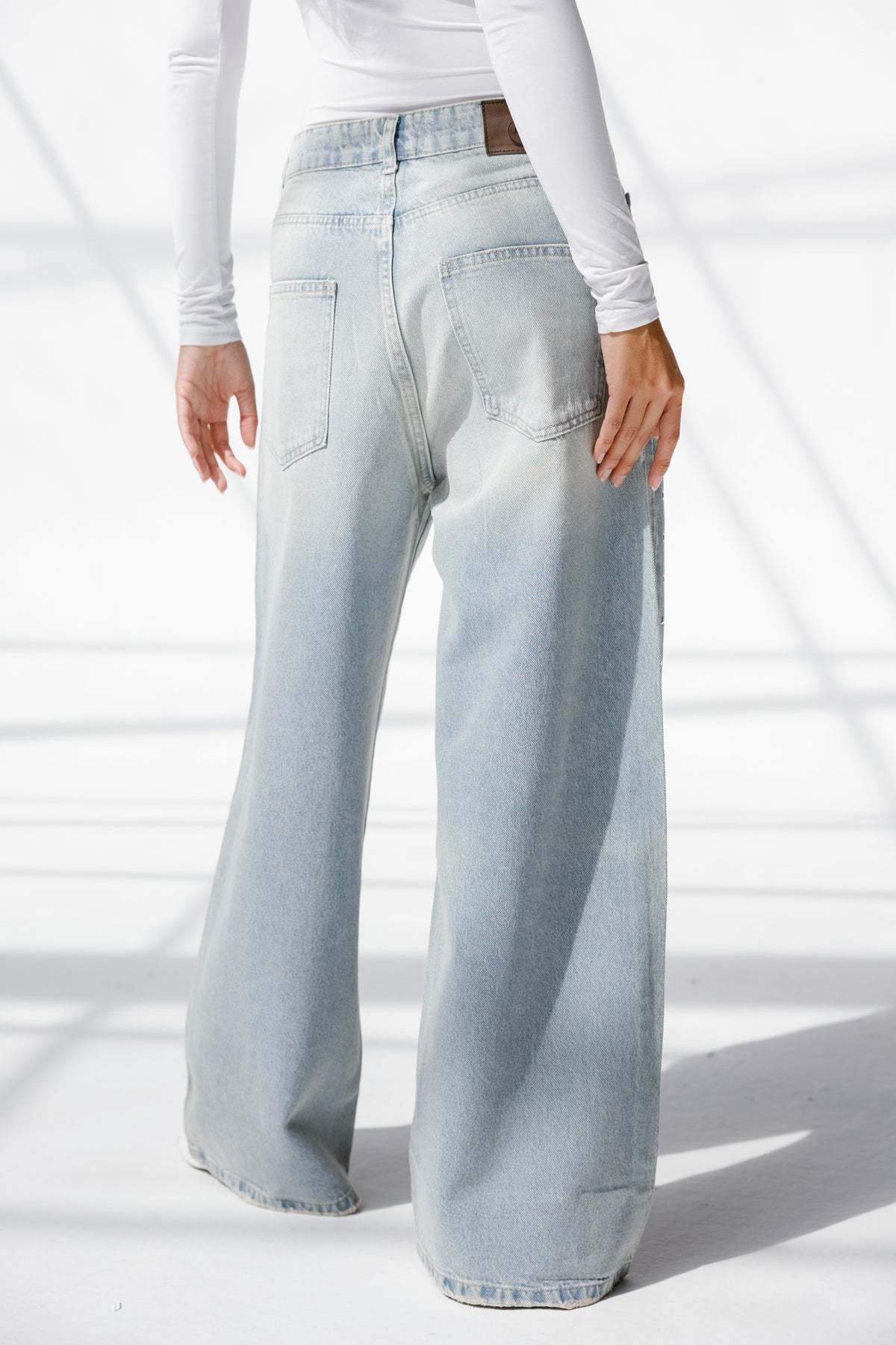 Twist Wide- leg denim pants Studs