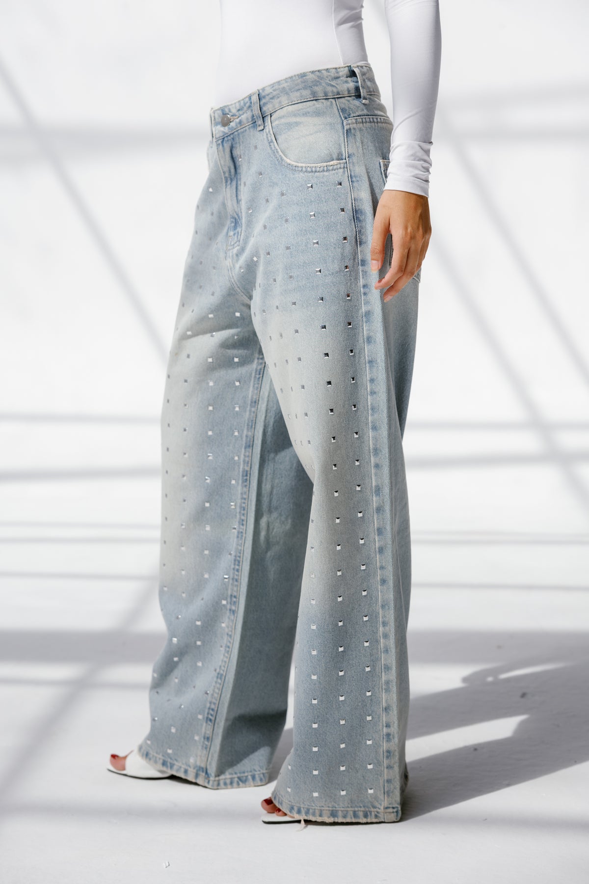 Twist Wide- leg denim pants Studs